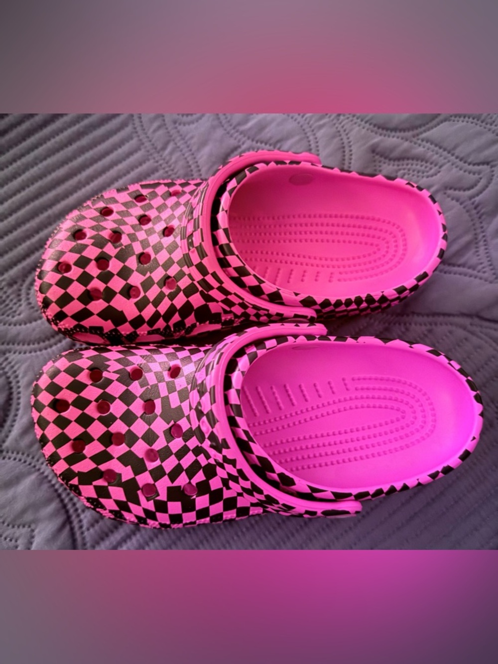 CROCS Hot Pink and Black Checkerboard Clogs Woman’s Size 7 - Picture 4 of 4